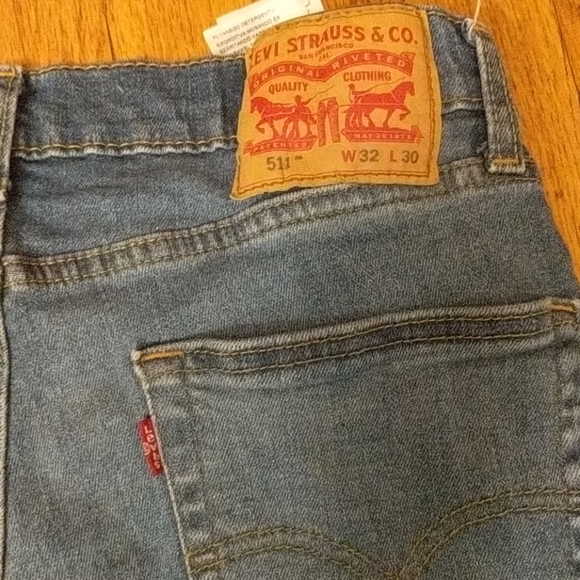 Just a simple pair of levis - Picture 3 of 4